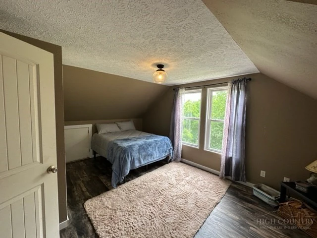 Image number 20 for the current listing