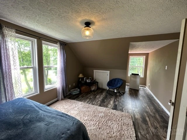 Image number 21 for the current listing