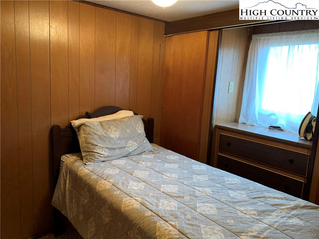Image number 11 for the current listing