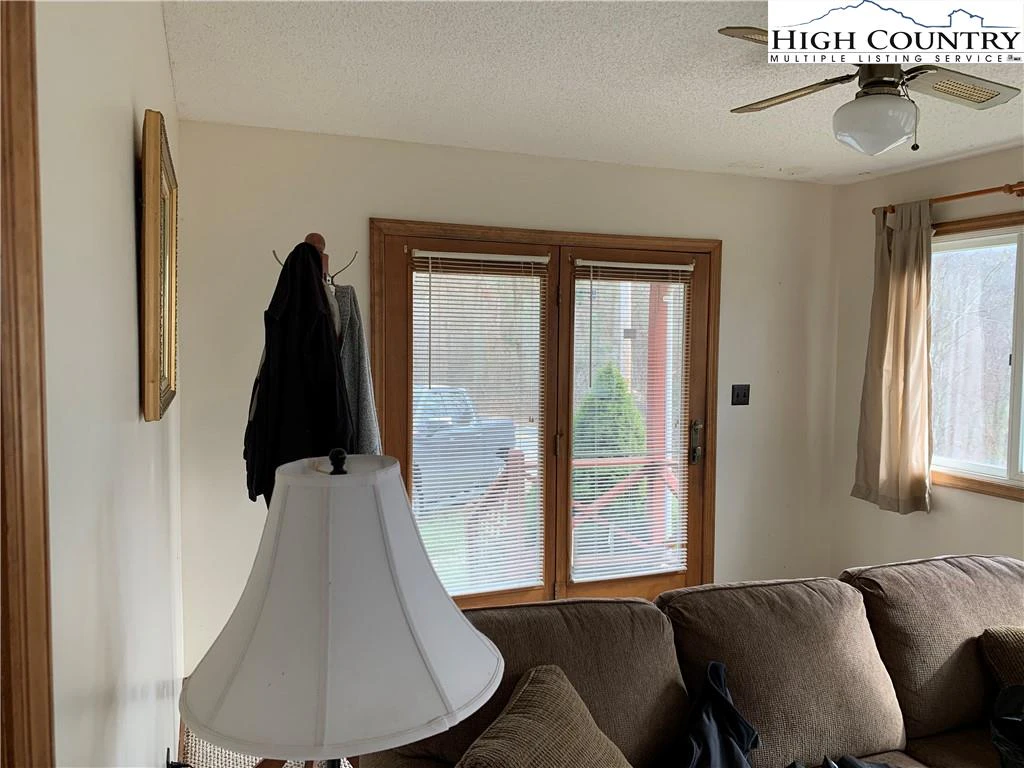 Image number 7 for the current listing