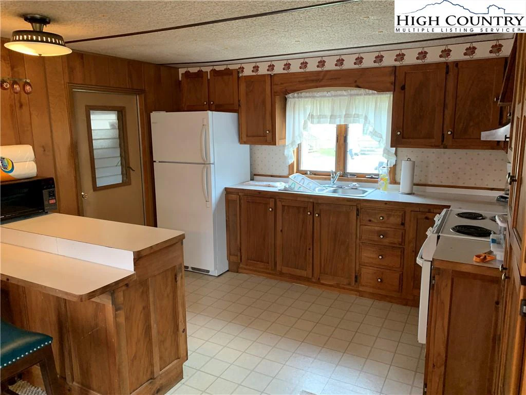 Image number 9 for the current listing