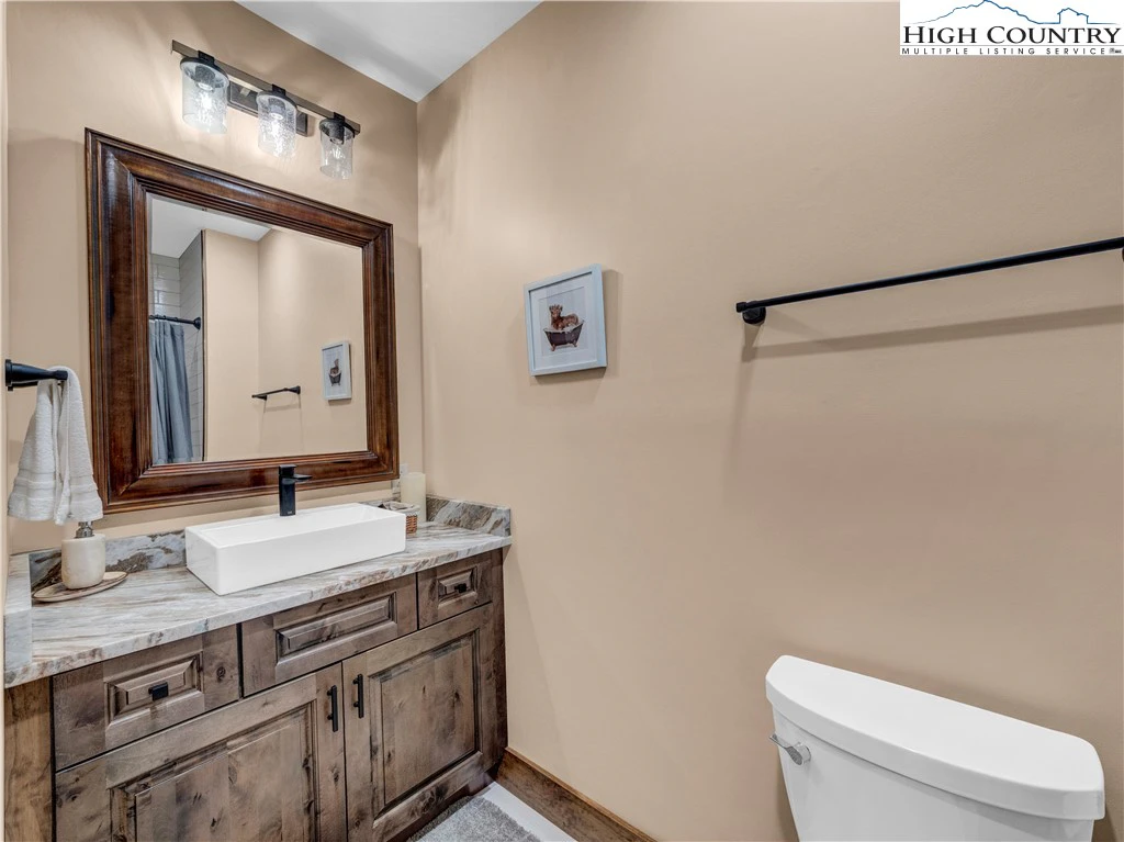 Image number 2 for the current listing