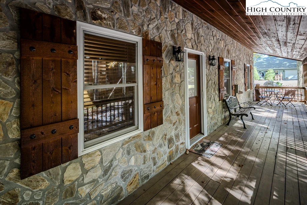 Image number 16 for the current listing