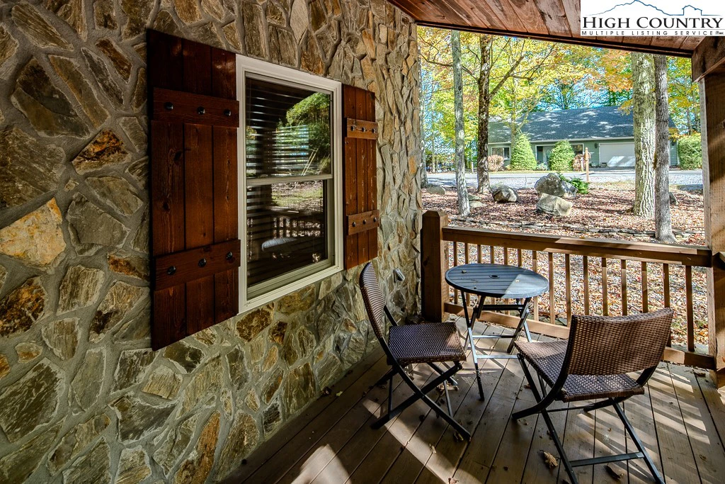Image number 11 for the current listing