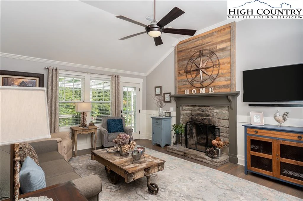 Image number 21 for the current listing