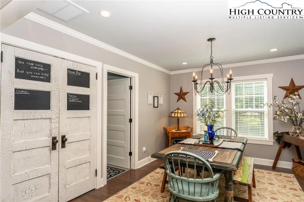 Image number 2 for the current listing