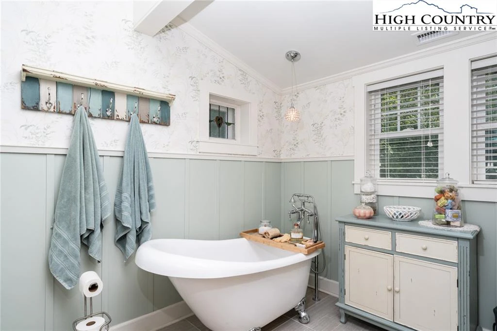 Image number 12 for the current listing