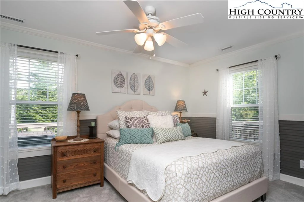 Image number 9 for the current listing