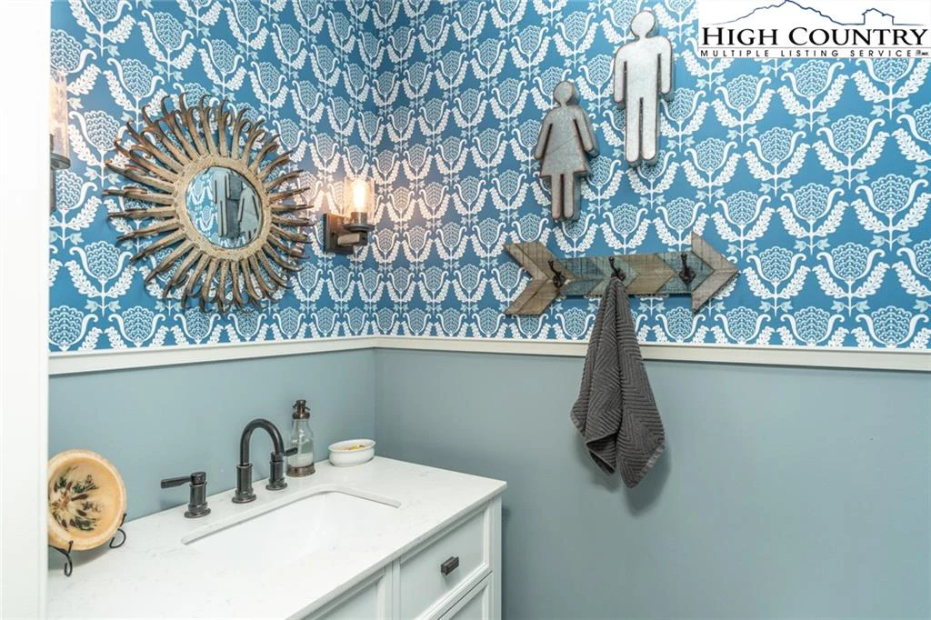 Image number 5 for the current listing