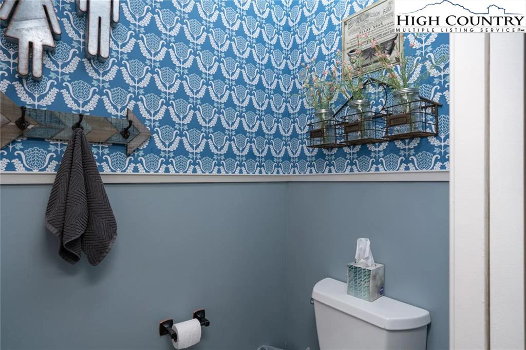 Image number 4 for the current listing