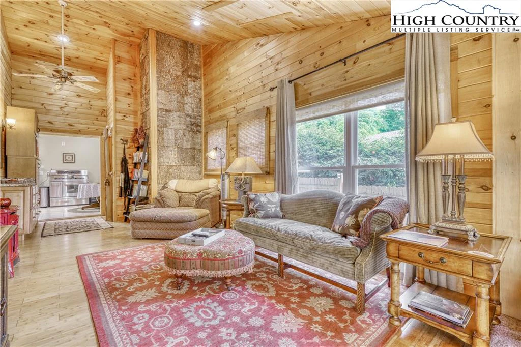 Image number 27 for the current listing