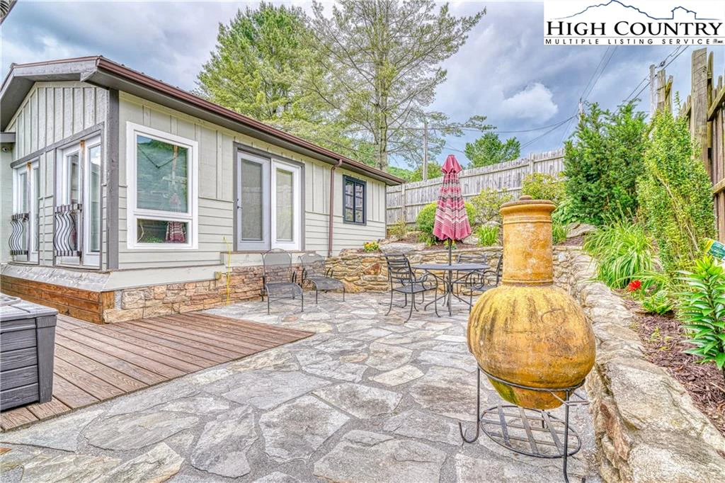 Image number 14 for the current listing