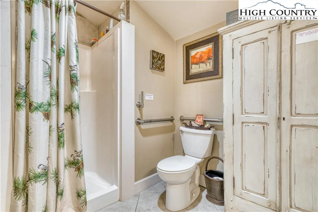 Image number 7 for the current listing
