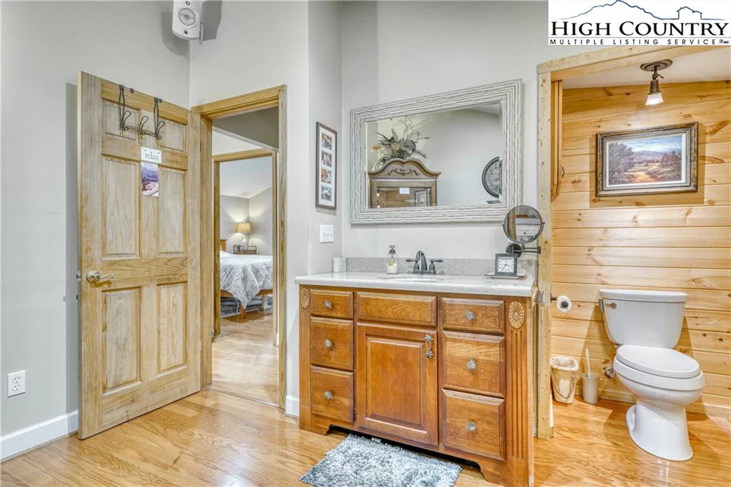 Image number 10 for the current listing