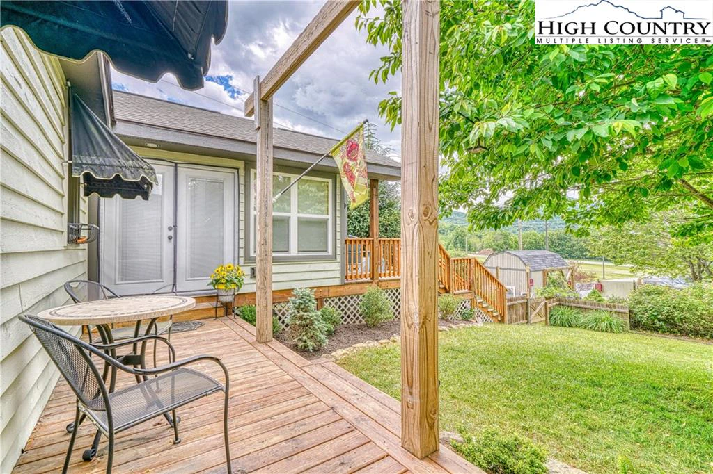 Image number 17 for the current listing