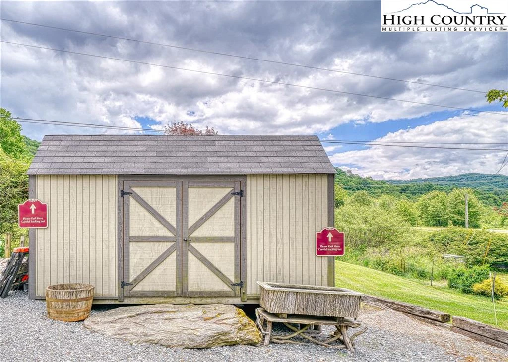 Image number 19 for the current listing