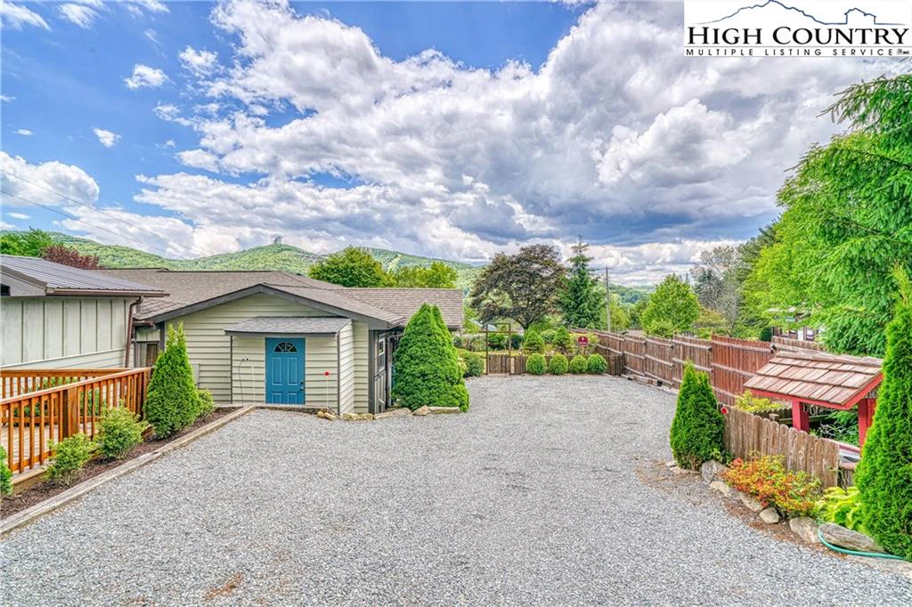 Image number 21 for the current listing