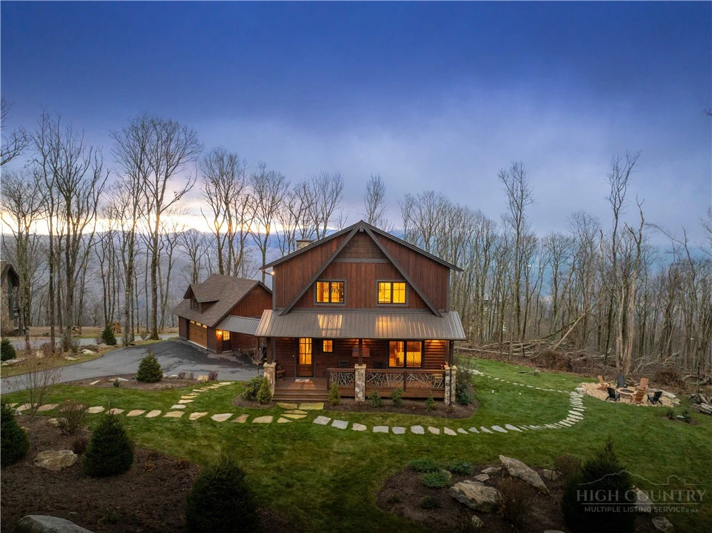 Image number 1 for the current listing