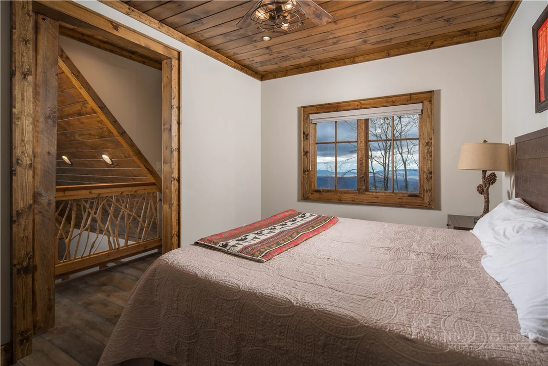 Image number 9 for the current listing