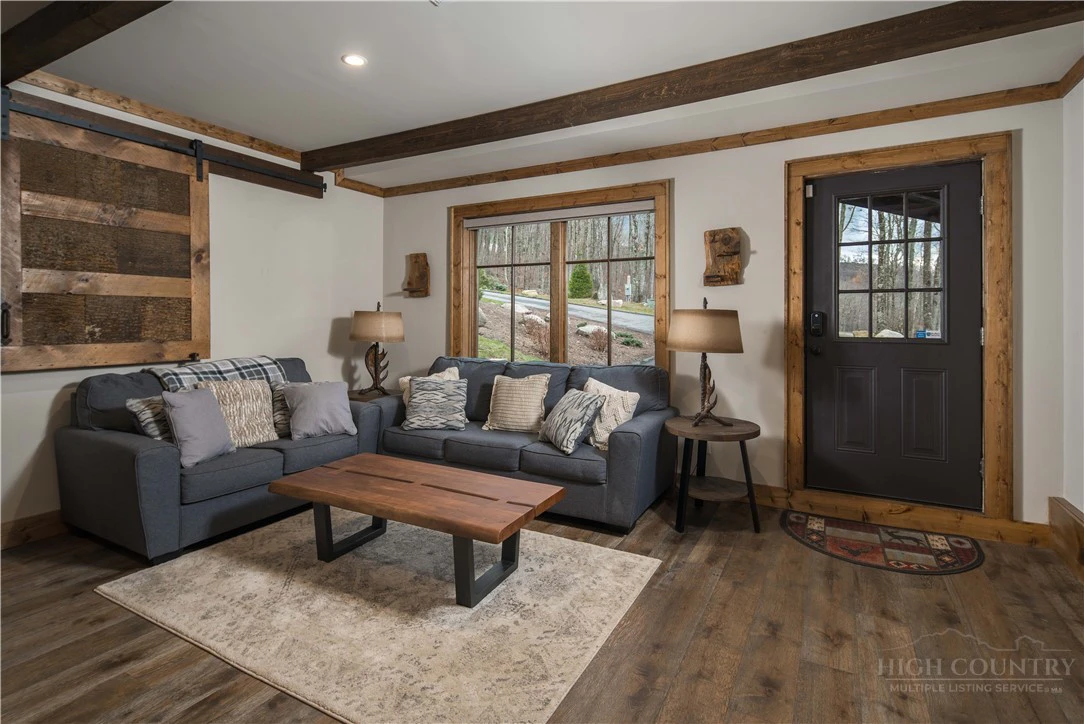 Image number 12 for the current listing