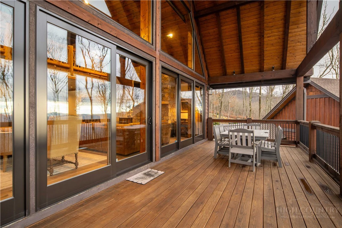 Image number 15 for the current listing