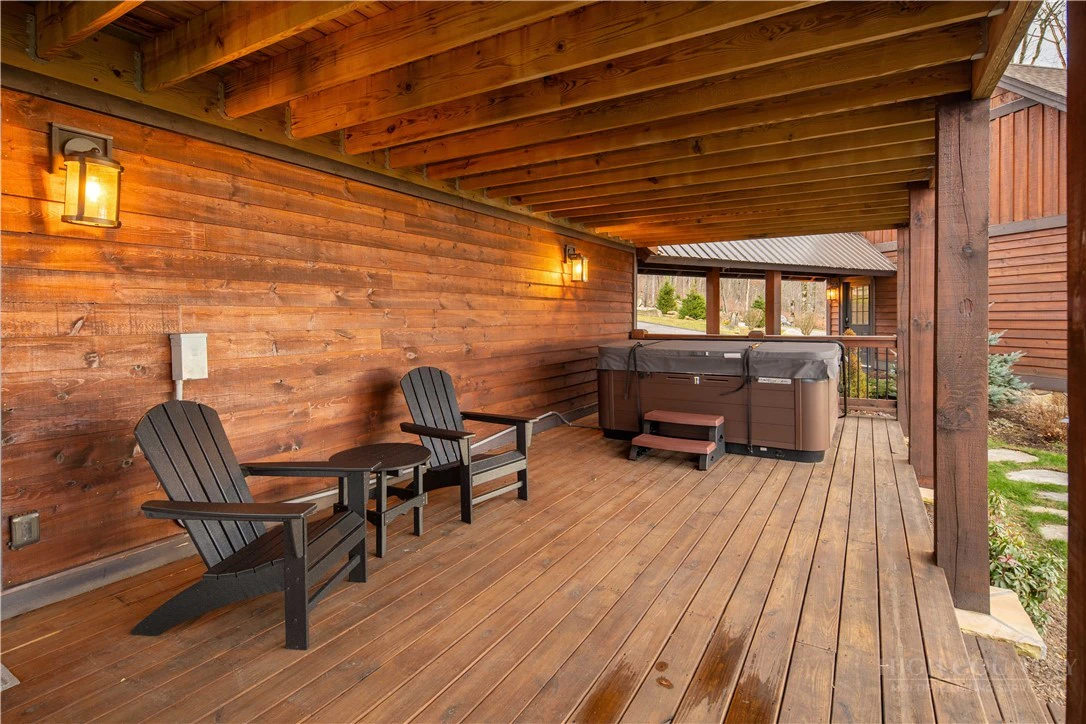 Image number 16 for the current listing