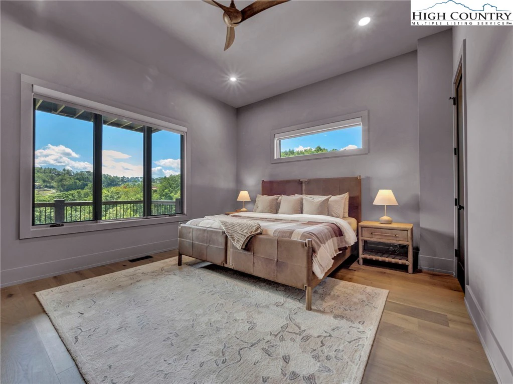 Image number 7 for the current listing