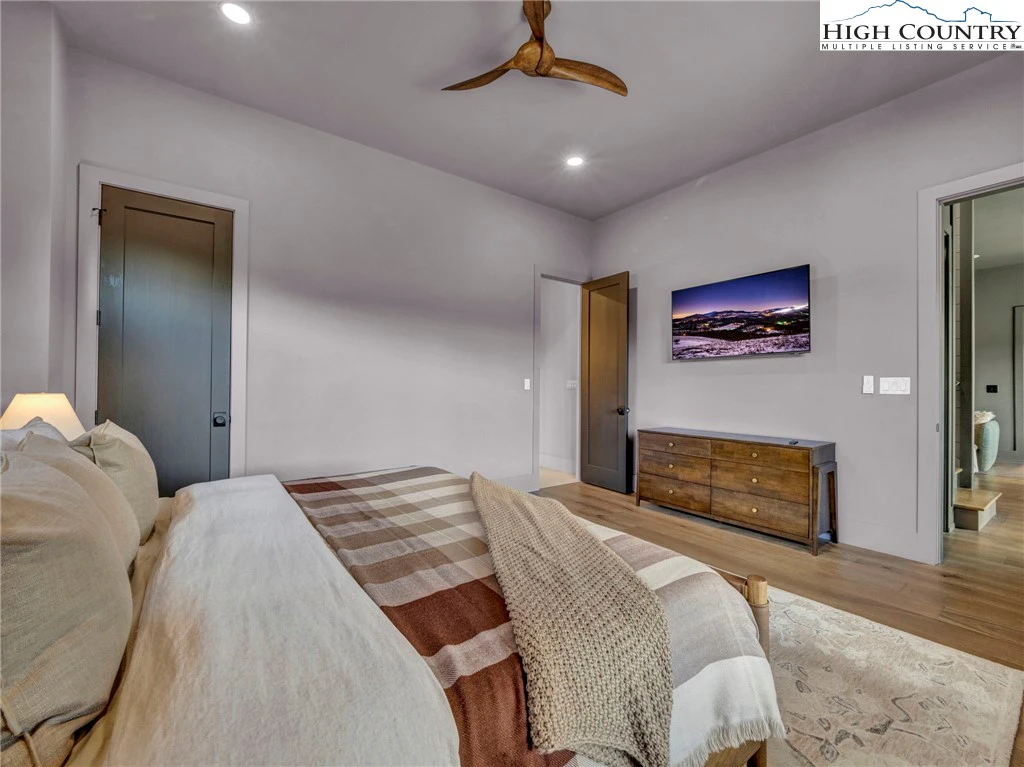 Image number 6 for the current listing