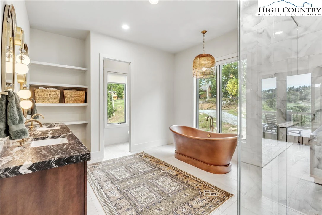 Image number 3 for the current listing