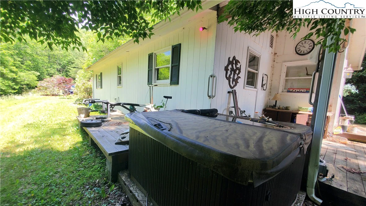 Image number 9 for the current listing