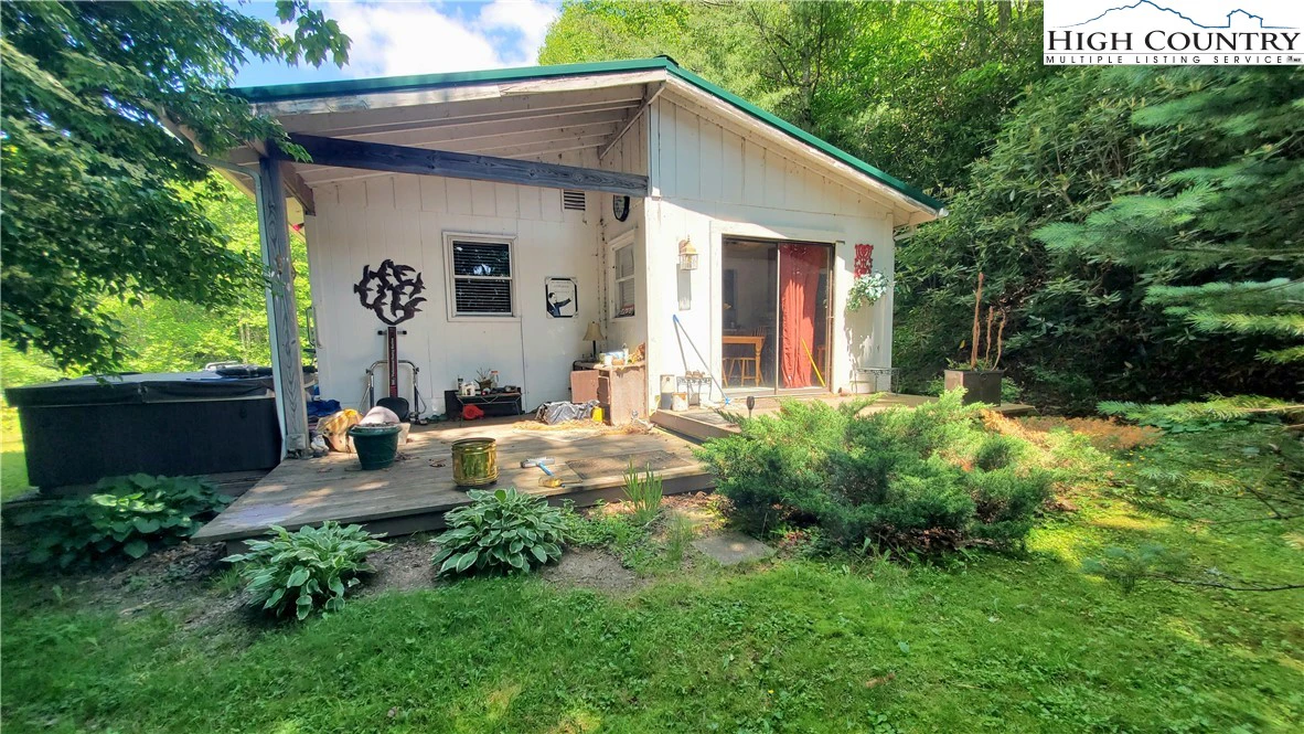 Image number 14 for the current listing