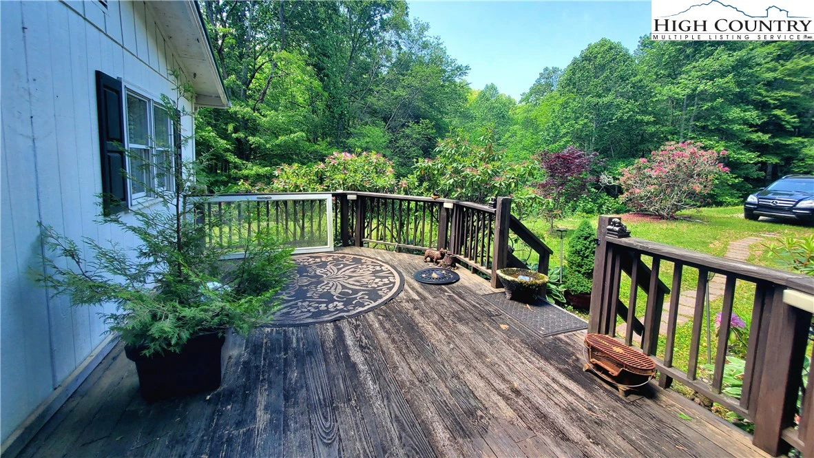 Image number 17 for the current listing