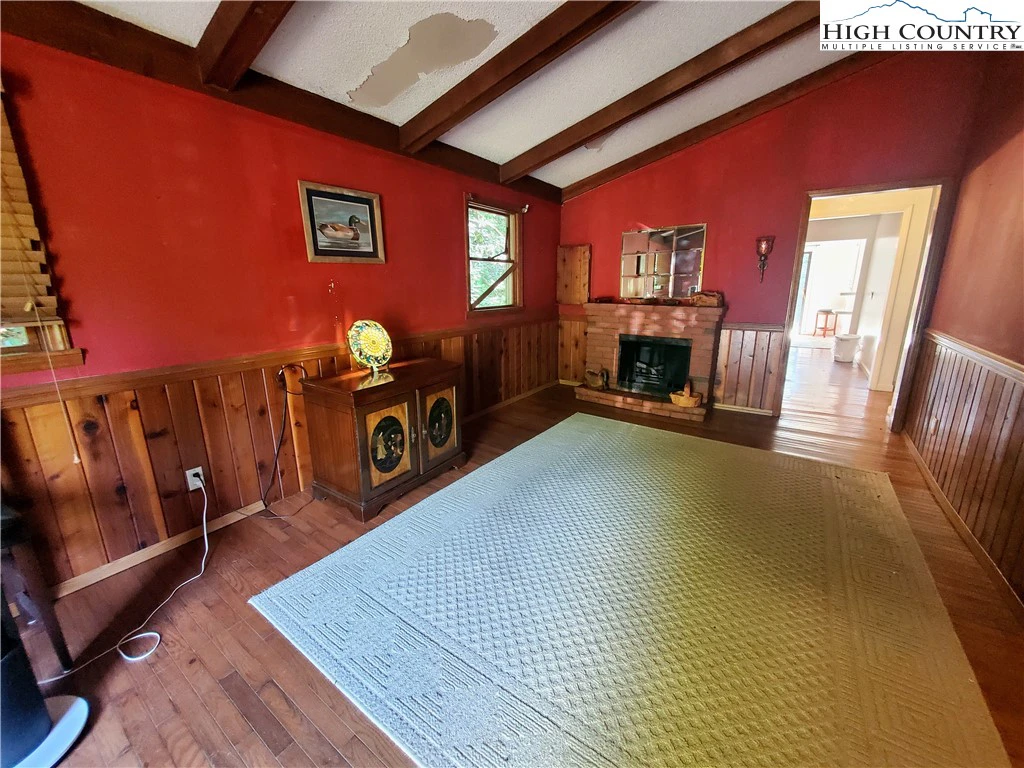 Image number 19 for the current listing