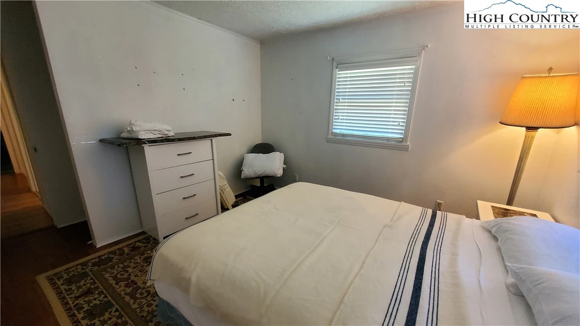 Image number 21 for the current listing