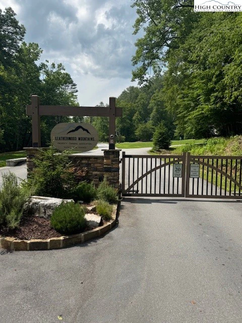 Image number 9 for the current listing