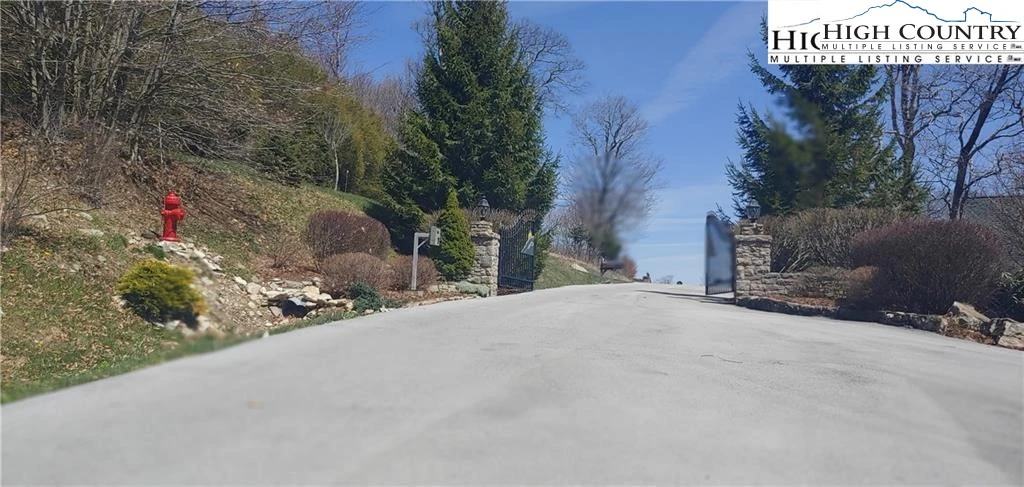 Image number 15 for the current listing