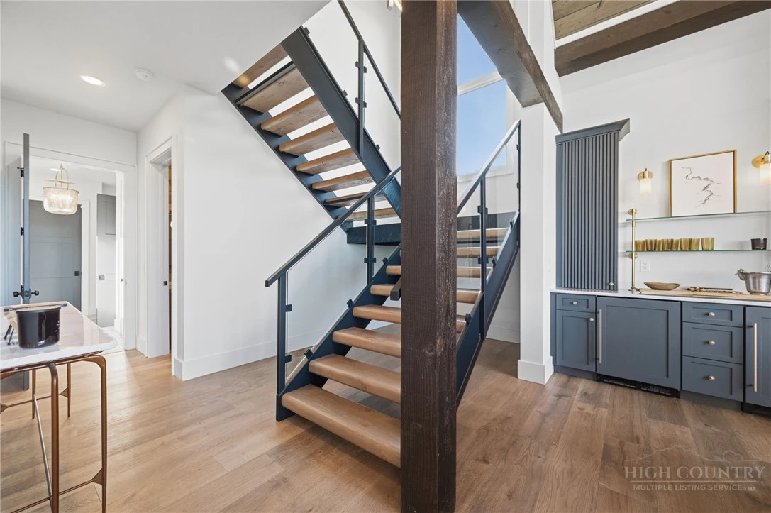 Image number 2 for the current listing