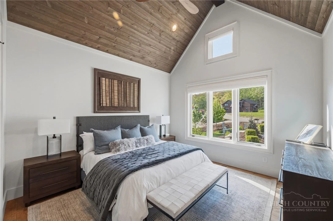 Image number 4 for the current listing