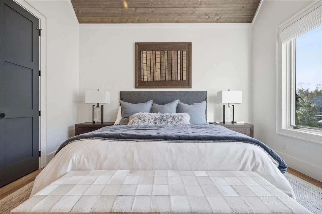 Image number 6 for the current listing