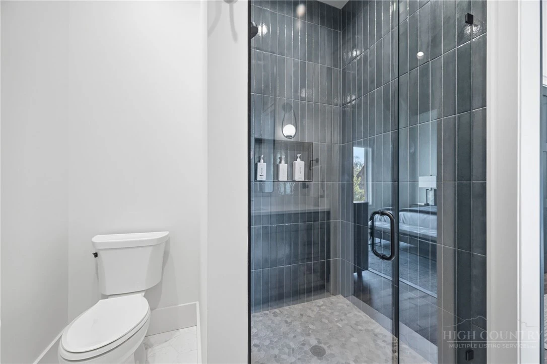 Image number 5 for the current listing