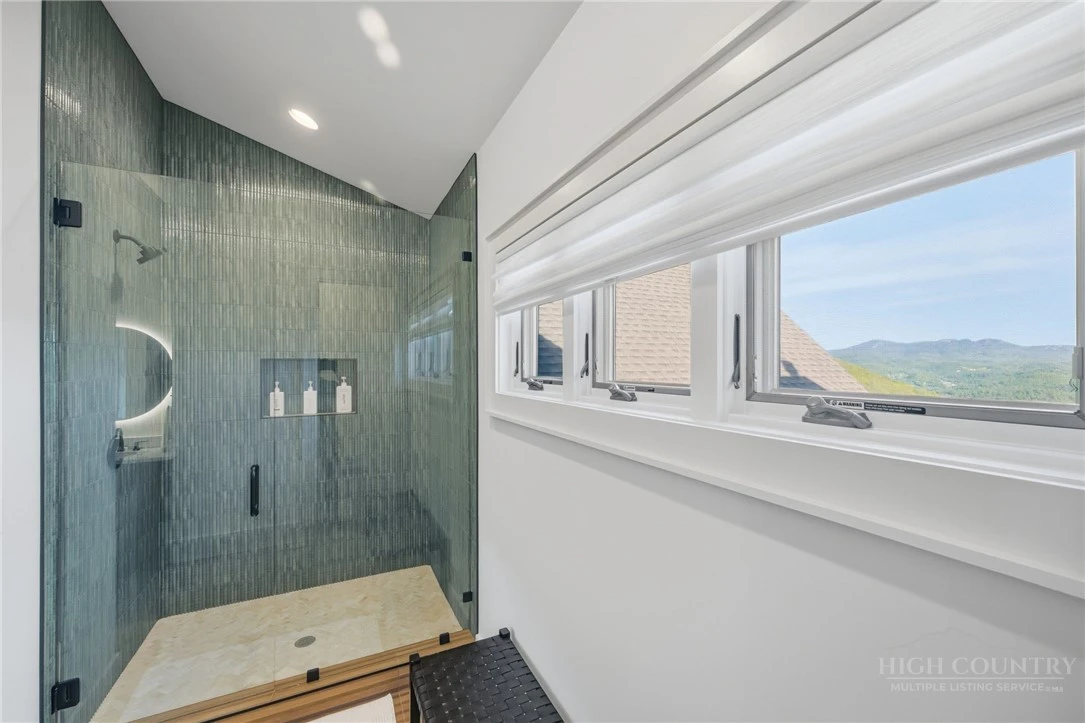 Image number 10 for the current listing
