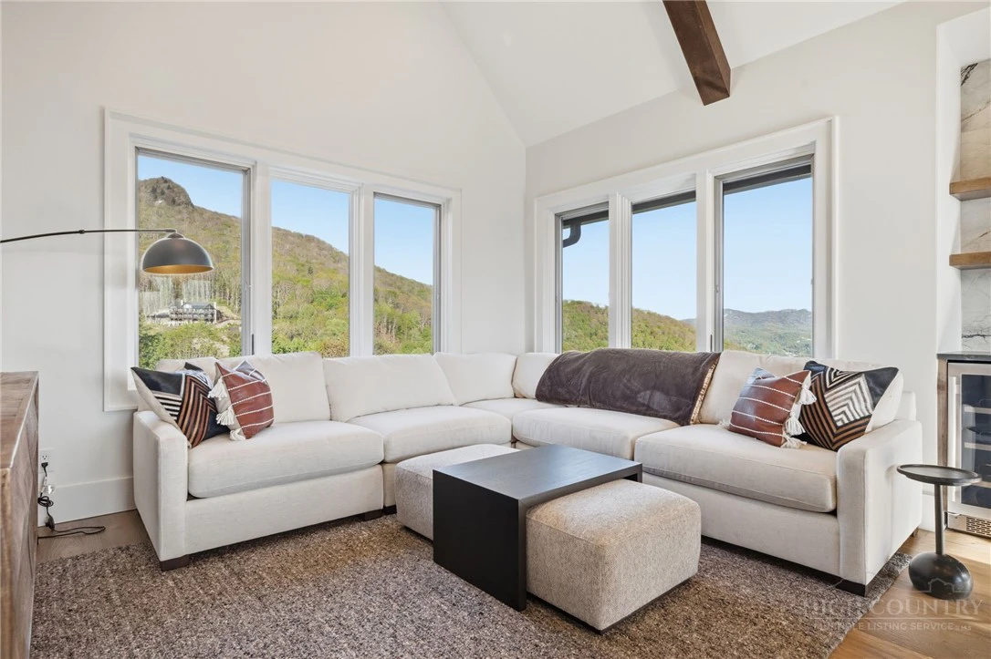 Image number 13 for the current listing