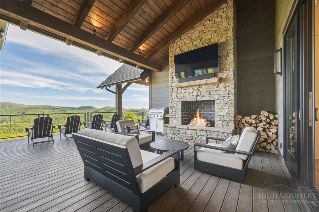 Image number 17 for the current listing