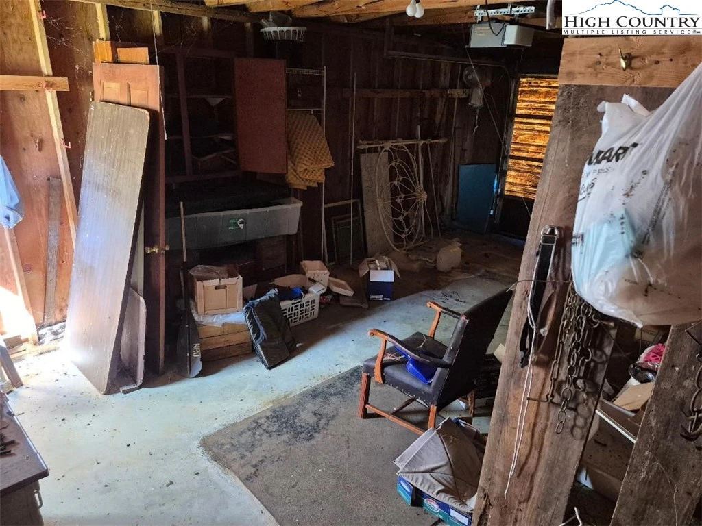 Image number 16 for the current listing