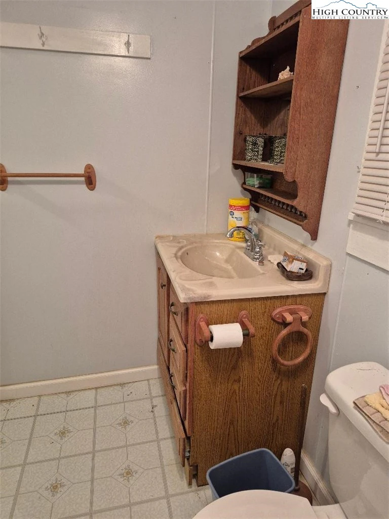 Image number 2 for the current listing