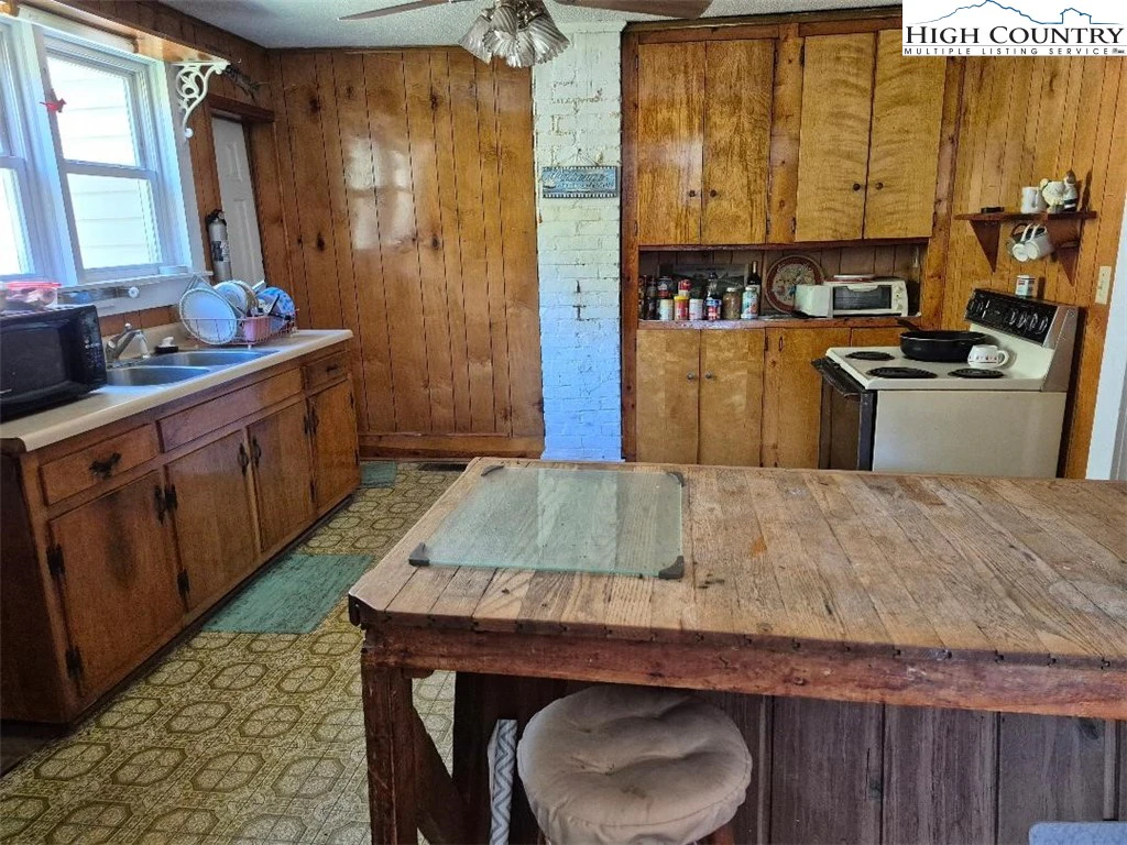 Image number 21 for the current listing