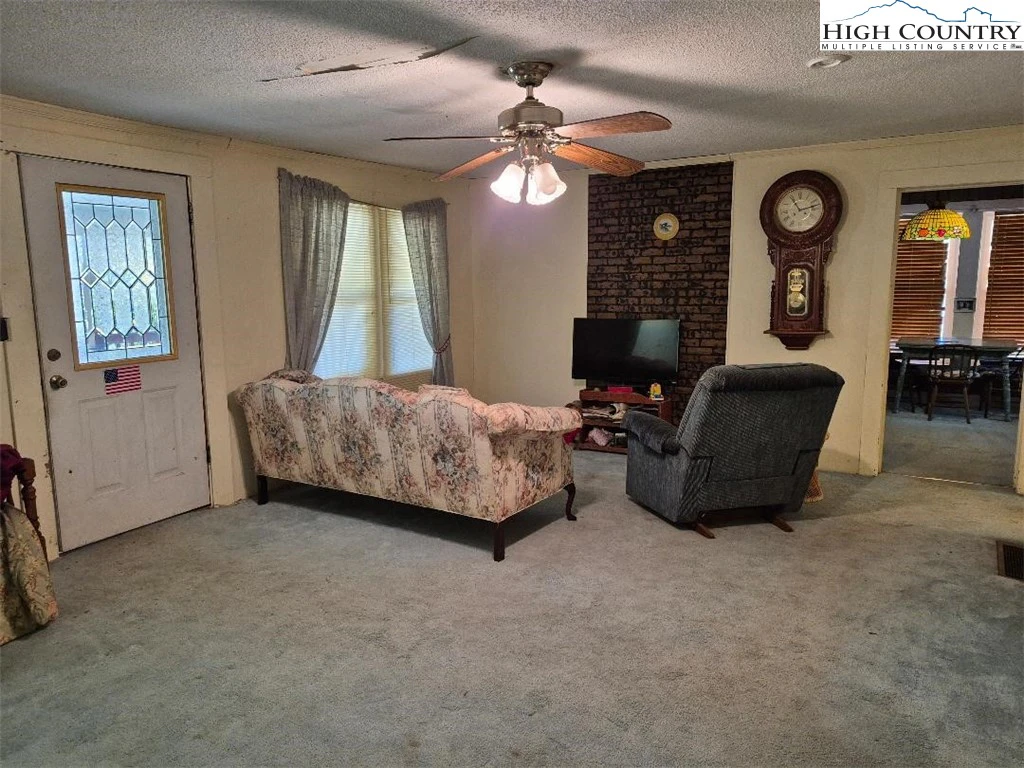 Image number 3 for the current listing