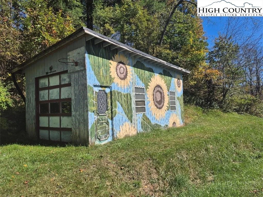 Image number 8 for the current listing