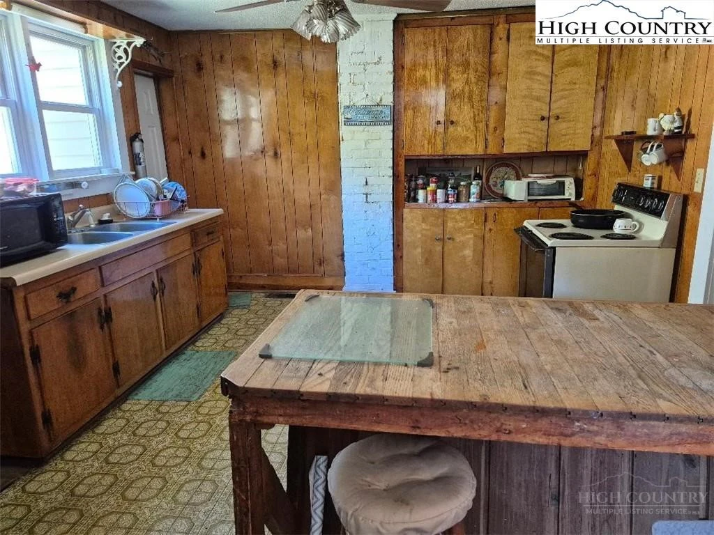 Image number 13 for the current listing