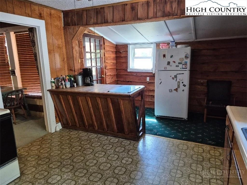Image number 14 for the current listing